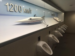 Скандал в "Никольском": от ТРЦ требуют убрать из туалетов модели известных авто харьковского вуза