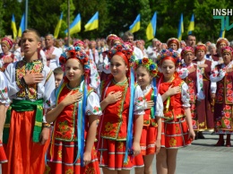 В Николаеве 100 хоров спели гимн Украины на Соборной площади (ВИДЕО и ФОТО)