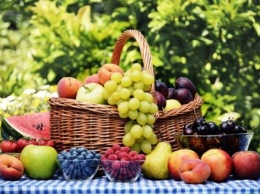 Названы ягоды и фрукты, которые полезно есть с косточками