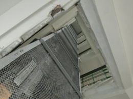 В Польше лифт с двумя украинцами сорвался с 15-го этажа - оба в больнице