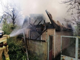 В Бердянске сгорела дача (фото)