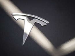 Tesla отменила запуск своего самого быстрого электромобиля