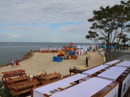 В Одессе открыли инклюзивный пляж: он получил "Голубой флаг"