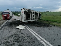 Из-за аварии грузовиков частично перекрыта трасса М-14: транспорт пускают в реверсном режиме