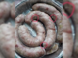 Херсонка показала червей в колбасе, купленной в популярном супермаркете города