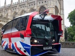 В Великобритании испытали автономный автобус: 32 км/ч, 160 км на одном заряде и дизайн «трансформера»