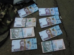 Купился на объявление: киевлянин обменял 20 тысяч долларов на сувенирные гривны