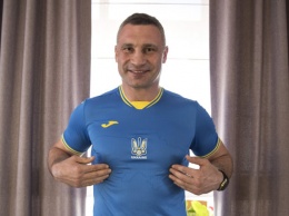 Мэр Киева Виталий Кличко сфотографировался в новой форме сборной Украины по футболу