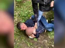 В Харькове родители едва не задушили девочку во время драки (видео)