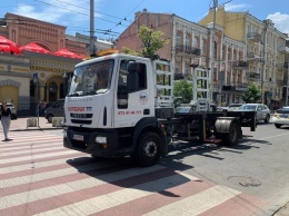 Не там припарковался: в центре водитель Lexus напал с ножом на эвакуаторщика