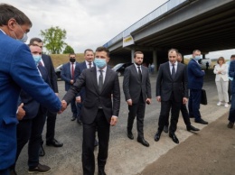 Зеленский проверил, как ремонтируют трассу Днепр - Николаев
