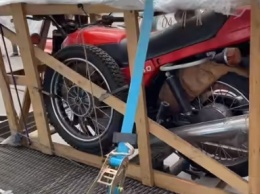 В Киеве засветился знаменитый мотоцикл - более 30 лет простоял в гараже: видео
