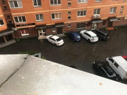 Коротко о погоде в Киеве: Осокорки залило дождем с градом, - ВИДЕО, ФОТО
