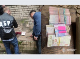 Собирал «ежемесячную дань» в размере 350 тысяч грн: на Днепропетровщине налоговик - антикоррупционер угрозами выбивал деньги из бизнесменов