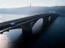 Ложная тревога: на мосту Метро останавливали движение транспорта из-за "бомбы"