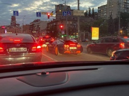Появились фото эксклюзивного гиперкара Bugatti Veyron в Украине