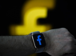Facebook разрабатывает фирменные часы и дисплеи