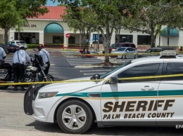 Во Флориде мужчина убил женщину с внуком в магазине
