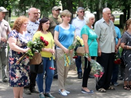 В Никополе открыли мемориальную доску погибшему в ДТП участнику АТО