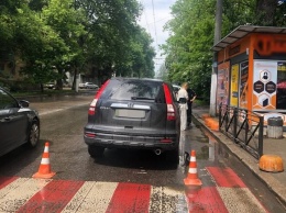 На Сегедской автомобиль сбил ребенка на самокате: пострадавший в больнице