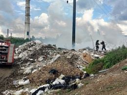 В Харькове загорелась свалка