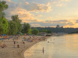 Ищи голубой флаг: в Киеве к купальному сезону подготовили 14 пляжей
