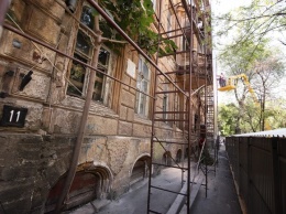 В Одессе начали реставрировать Дом Гоголя: ремонт будут делать в два этапа