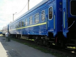 В поезде Рахов-Киев мужчина упал с верхней полки и умер