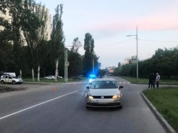 Не успел заметить возникших на дороге людей: на Салтовке сбили пешеходов (фото)