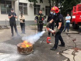 В Киеве полицейских учили тушению пожаров