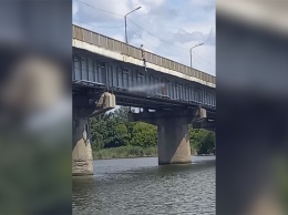 В Днепре девушка спрыгнула с Самарского моста: видео момента