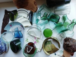 Осколки посуды и мусорники: при реконструкции Успенской площади в Днепре нашли артефакты на целый музейный стенд