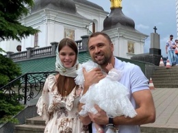 Макс Михайлюк и Дарья Хлистун показали лицо дочери во время крещения: трогательные фото