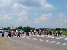 Работники ВостГОКа перекрыли дорогу на Кривой Рог