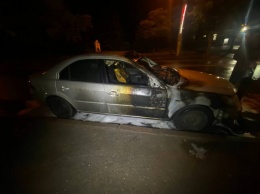 В Кривом Роге неизвестные подожгли автомобиль