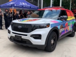 Полиция Майами представила свой первый ЛГБТ-автомобиль