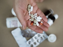 Проглотила 90 таблеток: в Кривом Роге школьница решила отравиться лекарствами