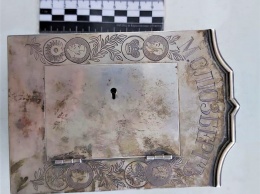 Под Харьковом нашли старинную шкатулку с ключом из белого металла