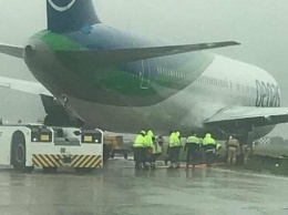 Происшествие с самолетом в аэропорту Симферополя: что уже известно, - ФОТО
