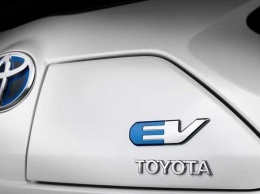 Toyota заявляет, что пока рано сосредотачиваться только на электромобилях
