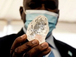 1098 карат: в Ботсване нашли алмаз, который может быть третьим крупнейшим в мире