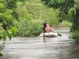 Под Мариуполем прорвало плотину и затопило два села (видео)