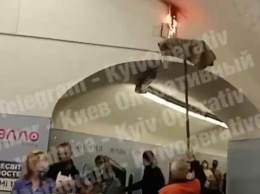 В метро Киева огонь потушили шваброй