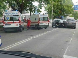 В Херсоне произошло серьезное ДТП с участием трех автомобилей