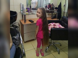 В Никополе маленькая девочка отдала свою косу на парики онкобольным детям