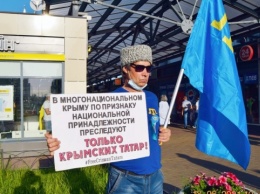 Под Петербургом провели пикеты в поддержку крымских татар