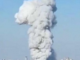 Раздаются взрывы: в Москве горит склад с пиротехникой (видео)