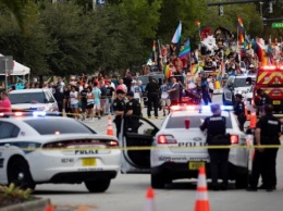 В США авто врезалось в участников гей-парада, погиб человек