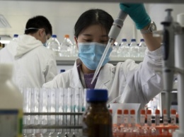 Китай сделал уже более миллиарда прививок - треть от мирового количества