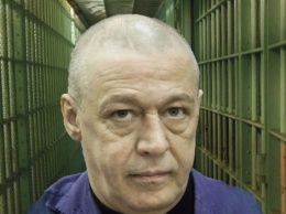 «Тяжело ему...»: Сосед Ефремова по камере рассказал о тюремных буднях актера